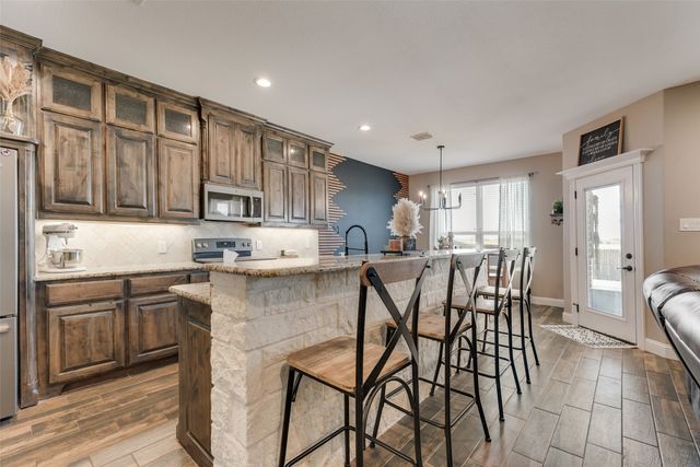704 Carmen Ana Avenue, Grandview, TX 76050