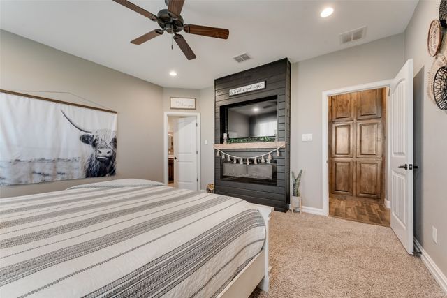 704 Carmen Ana Avenue, Grandview, TX 76050