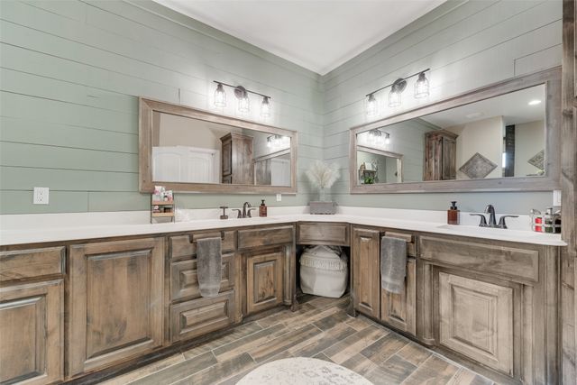 704 Carmen Ana Avenue, Grandview, TX 76050