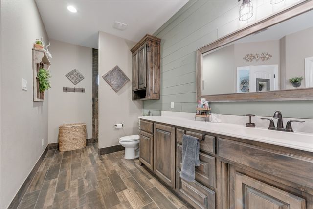 704 Carmen Ana Avenue, Grandview, TX 76050