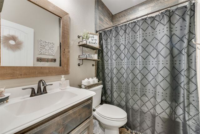 704 Carmen Ana Avenue, Grandview, TX 76050