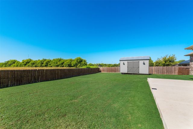 704 Carmen Ana Avenue, Grandview, TX 76050