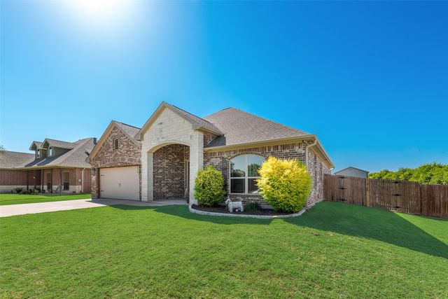 704 Carmen Ana Avenue, Grandview, TX 76050