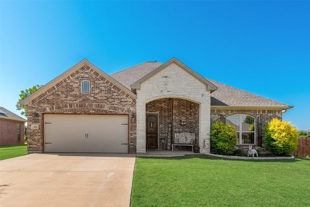 704 Carmen Ana Avenue, Grandview, TX 76050
