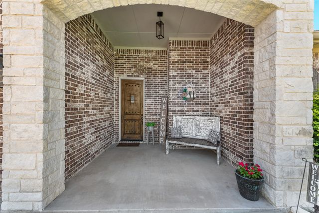 704 Carmen Ana Avenue, Grandview, TX 76050
