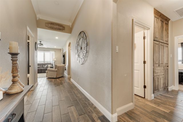 704 Carmen Ana Avenue, Grandview, TX 76050