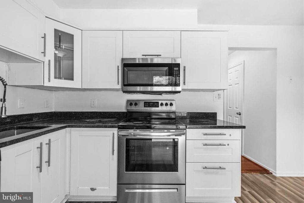 Image 12 of property listing at 13602 AMBASSADOR DR #13602, Germantown, MD 20874