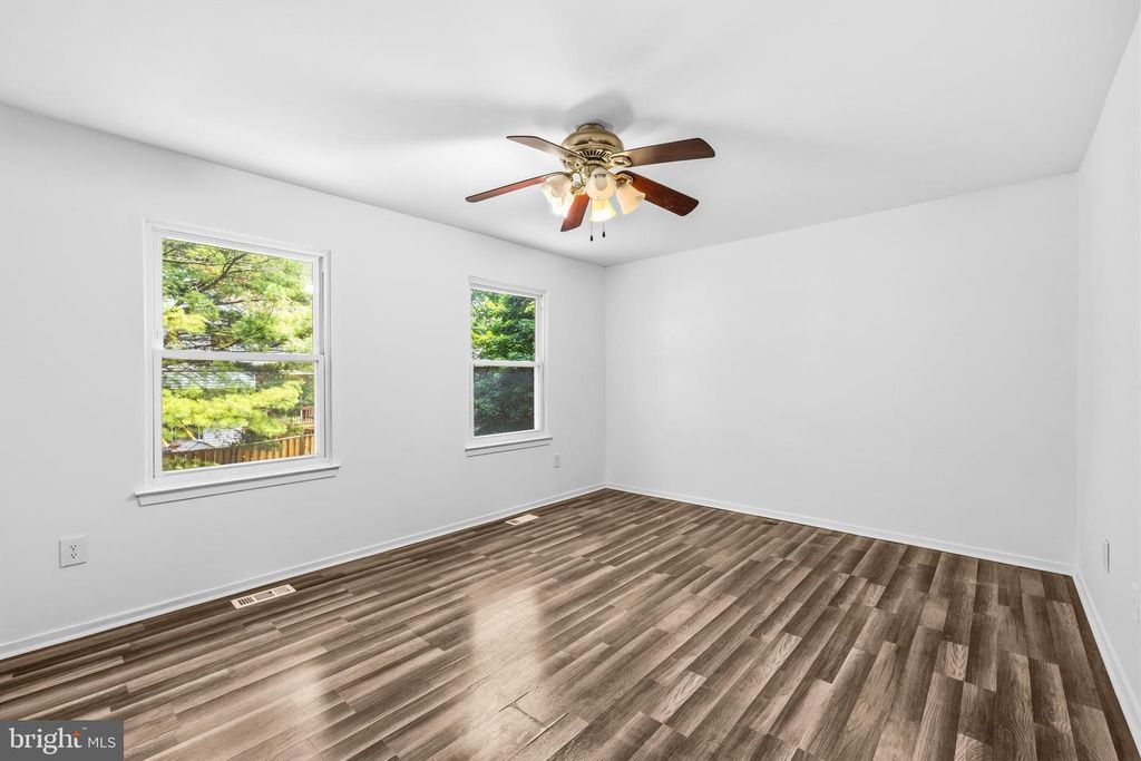 Image 15 of property listing at 13602 AMBASSADOR DR #13602, Germantown, MD 20874