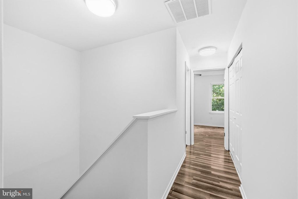 Image 17 of property listing at 13602 AMBASSADOR DR #13602, Germantown, MD 20874