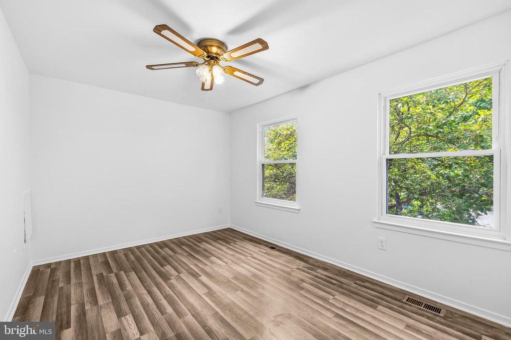 Image 19 of property listing at 13602 AMBASSADOR DR #13602, Germantown, MD 20874