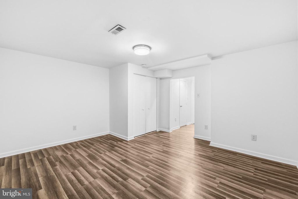 Image 23 of property listing at 13602 AMBASSADOR DR #13602, Germantown, MD 20874