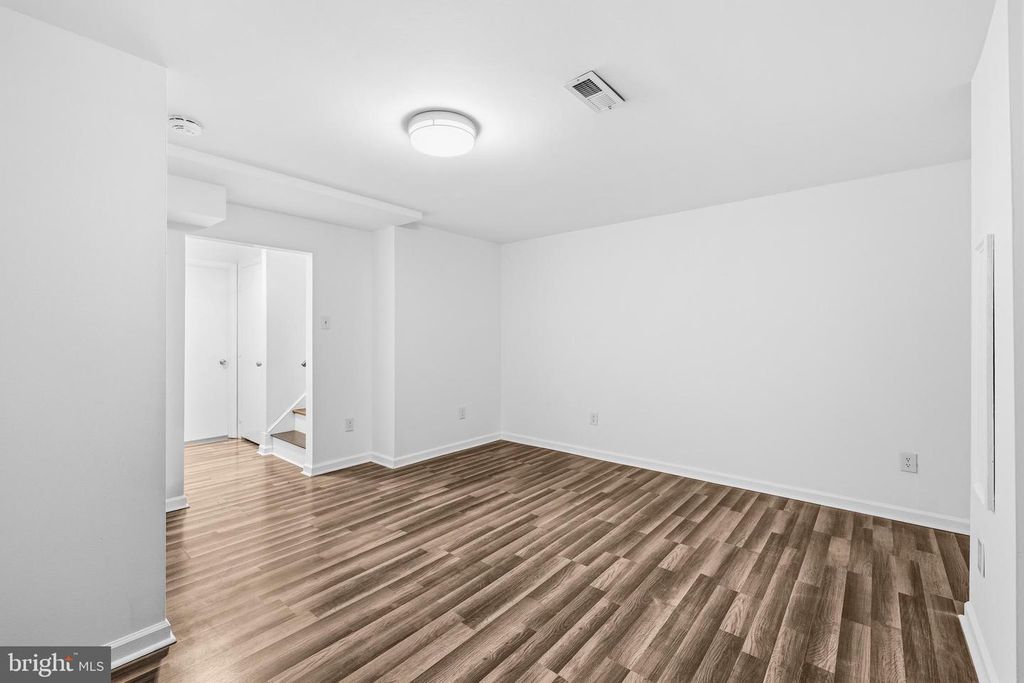 Image 24 of property listing at 13602 AMBASSADOR DR #13602, Germantown, MD 20874