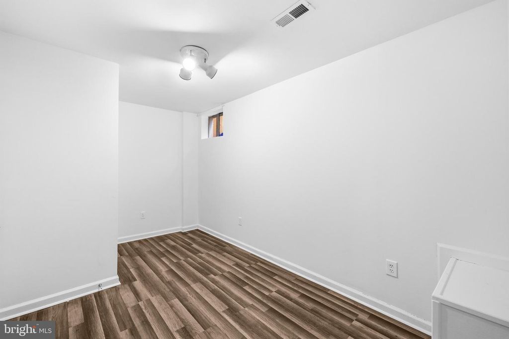 Image 25 of property listing at 13602 AMBASSADOR DR #13602, Germantown, MD 20874