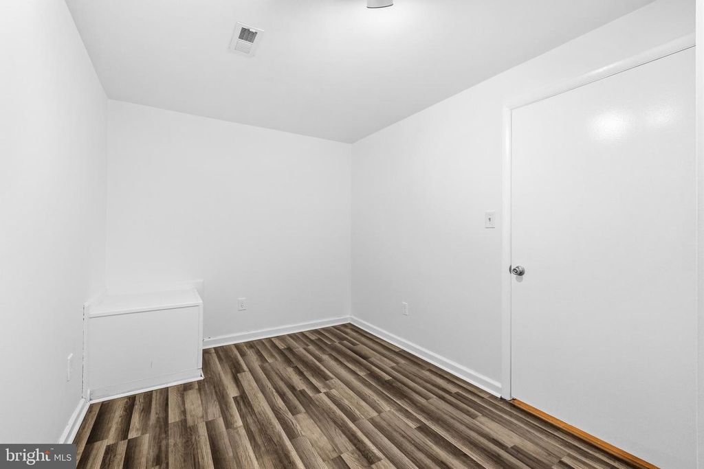 Image 26 of property listing at 13602 AMBASSADOR DR #13602, Germantown, MD 20874