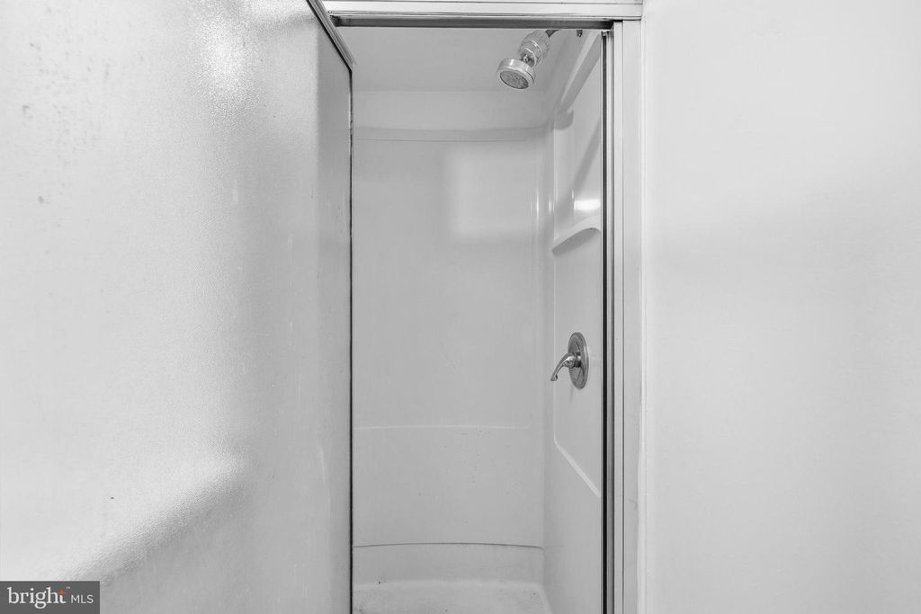 Image 28 of property listing at 13602 AMBASSADOR DR #13602, Germantown, MD 20874