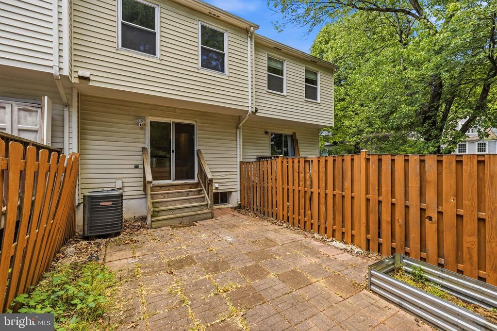 Image 32 of property listing at 13602 AMBASSADOR DR #13602, Germantown, MD 20874