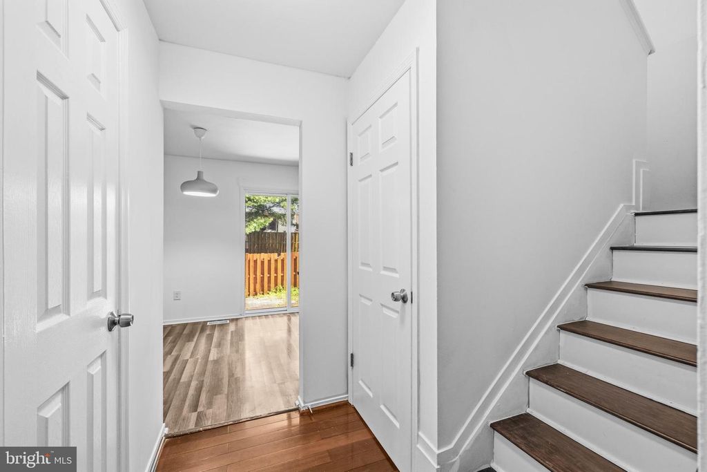 Image 6 of property listing at 13602 AMBASSADOR DR #13602, Germantown, MD 20874