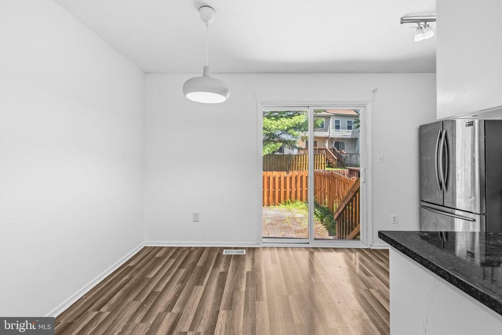 Image 8 of property listing at 13602 AMBASSADOR DR #13602, Germantown, MD 20874