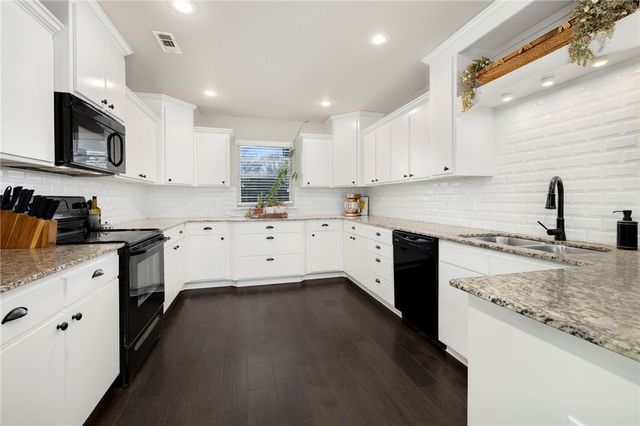 1105 Nemett Circle, Pea Ridge, AR 72751