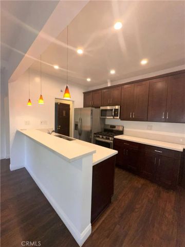 137 S Roxbury Drive, Beverly Hills, CA 90212