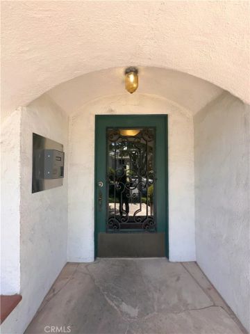 137 S Roxbury Drive, Beverly Hills, CA 90212