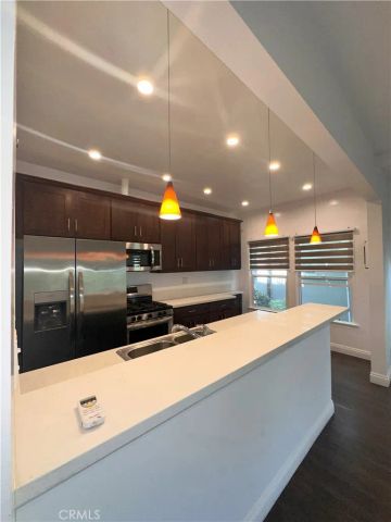 137 S Roxbury Drive, Beverly Hills, CA 90212