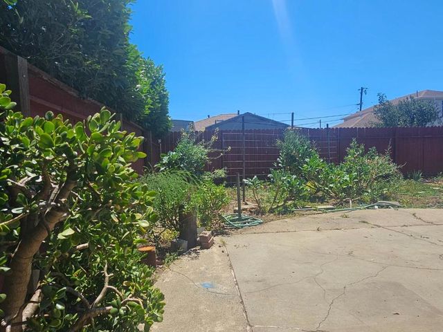 263 Wisteria Drive, East Palo Alto, CA 94303