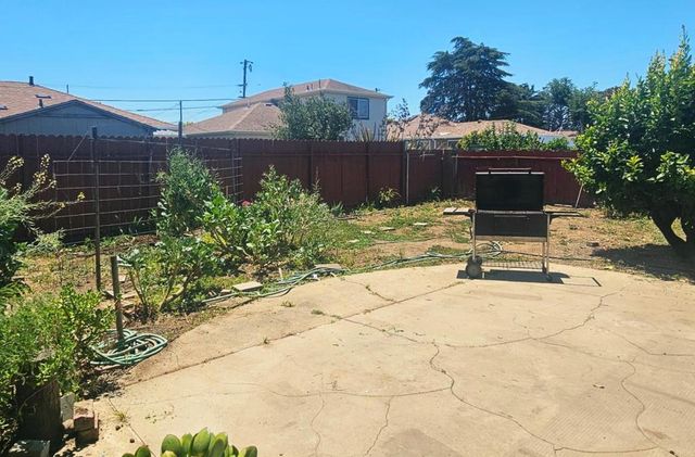 263 Wisteria Drive, East Palo Alto, CA 94303