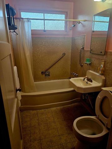 263 Wisteria Drive, East Palo Alto, CA 94303