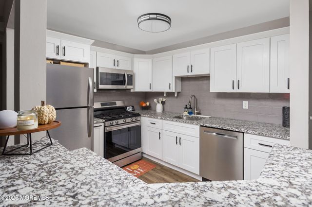 208 Owls Nest Court, Jackson, NJ 08527