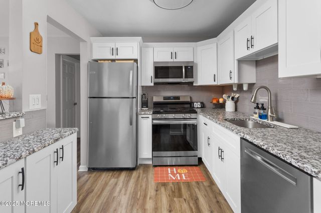 208 Owls Nest Court, Jackson, NJ 08527