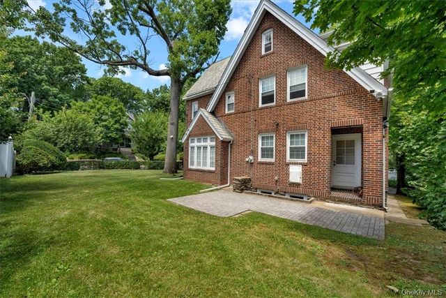 2 Rockland Avenue, Yonkers, NY 10705