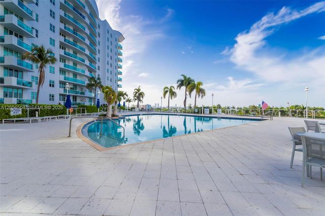 7900 Harbor Island Dr PH19, North Bay Village, FL 33141