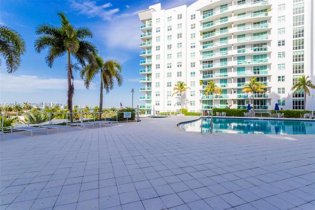 7900 Harbor Island Dr PH19, North Bay Village, FL 33141