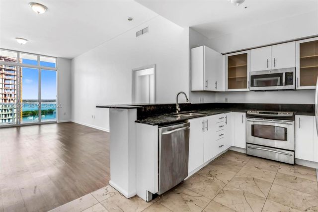 7900 Harbor Island Dr PH19, North Bay Village, FL 33141