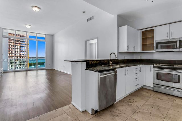 7900 Harbor Island Dr PH19, North Bay Village, FL 33141