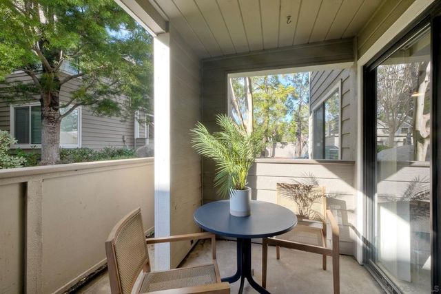 1087 Shadowridge Dr 107, Vista, CA 92081