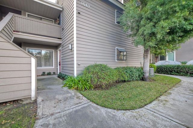 1087 Shadowridge Dr 107, Vista, CA 92081