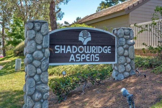 1087 Shadowridge Dr 107, Vista, CA 92081