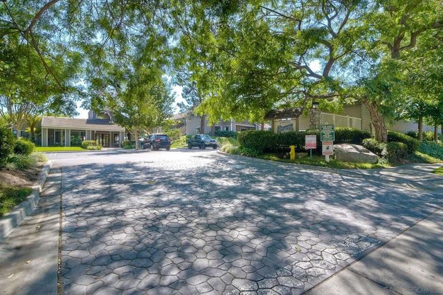 1087 Shadowridge Dr 107, Vista, CA 92081