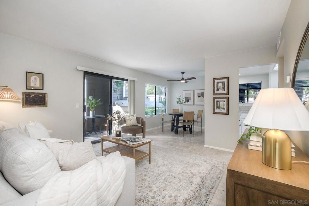 1087 Shadowridge Dr 107, Vista, CA 92081