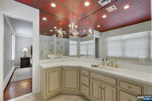 16 Herron, Harrington Park, NJ 07640