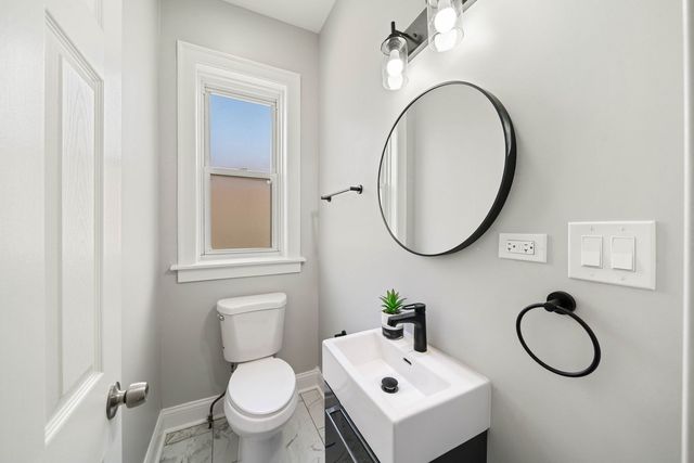 5426 W Jackson Boulevard 2, Chicago, IL 60644