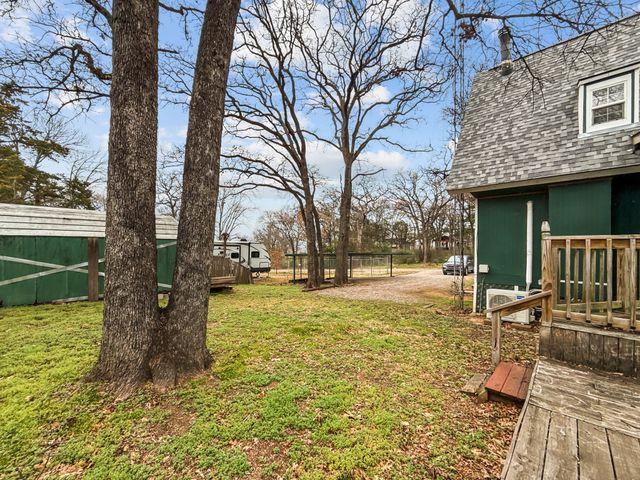 241 Robin Hood Road, Gordonville, TX 76245