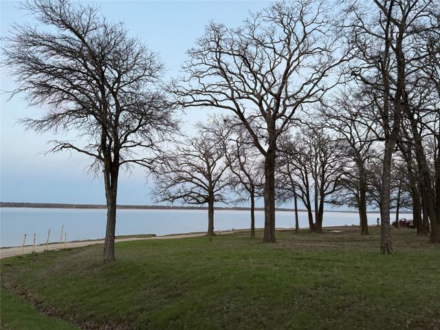 241 Robin Hood Road, Gordonville, TX 76245