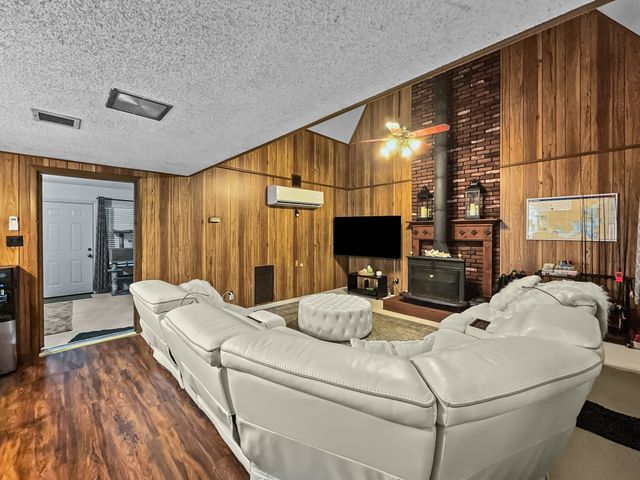 241 Robin Hood Road, Gordonville, TX 76245