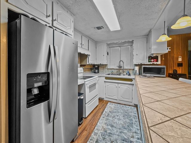 241 Robin Hood Road, Gordonville, TX 76245