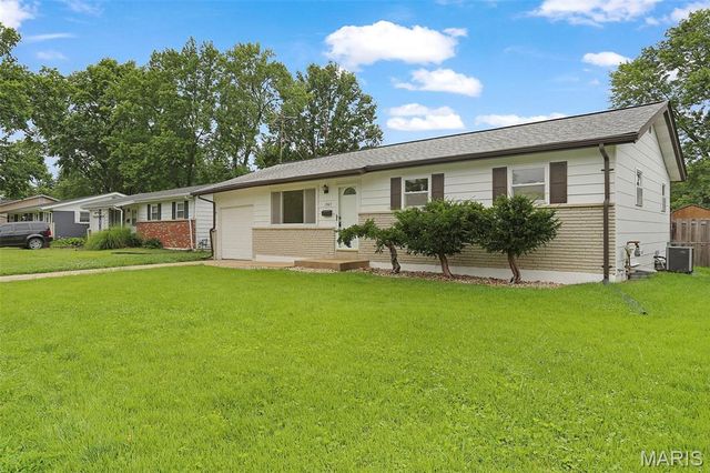 1865 Violet Drive, Florissant, MO 63031