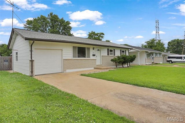 1865 Violet Drive, Florissant, MO 63031