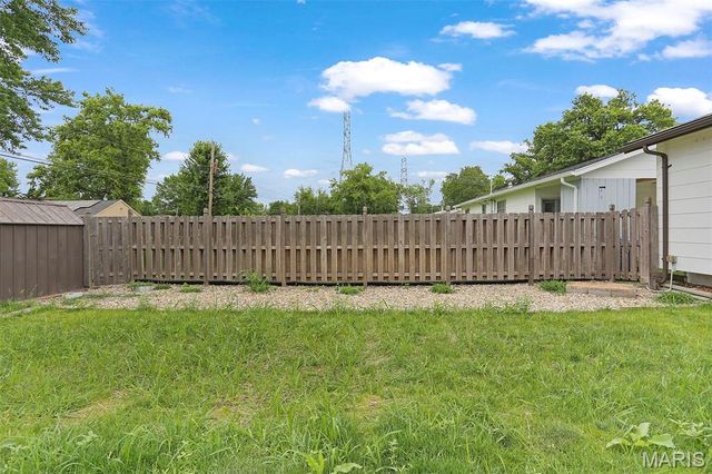 1865 Violet Drive, Florissant, MO 63031